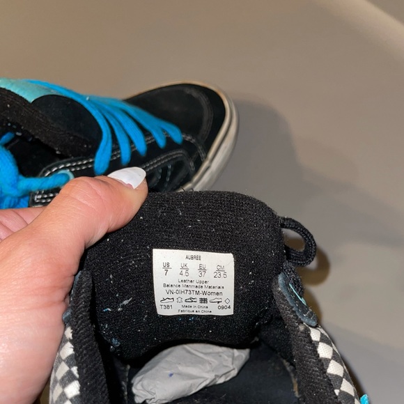 Vans - Picture 4 of 7